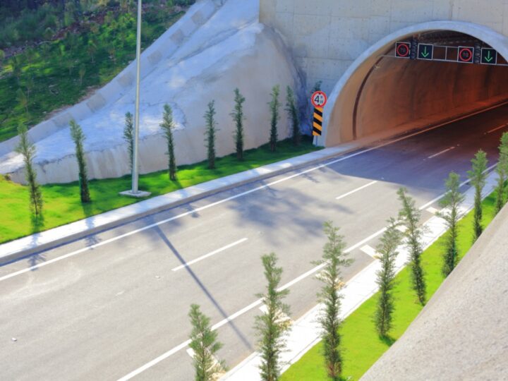 Otwarcie nowego tunelu zastępującego przejazd przez tory w Sulejówku