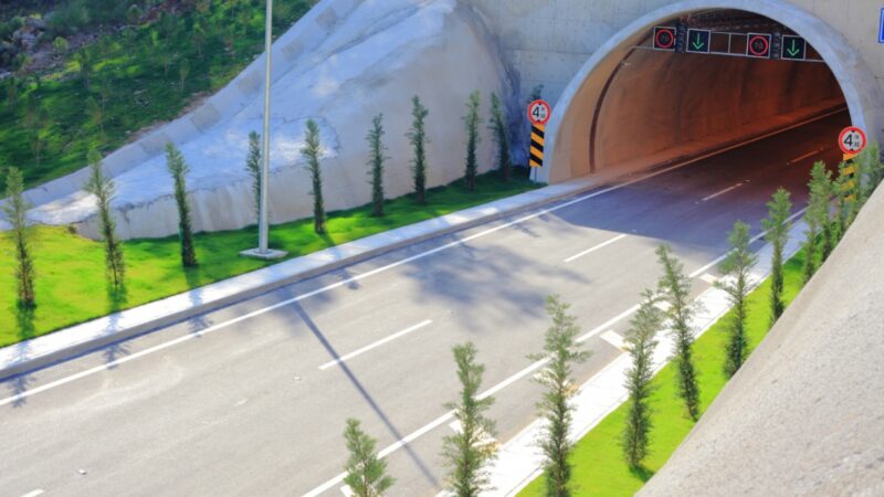 Otwarcie nowego tunelu zastępującego przejazd przez tory w Sulejówku