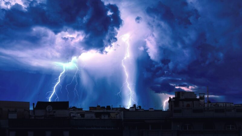 Ostrzeżenie przed burzami w województwie świętokrzyskim: groźne zjawiska atmosferyczne przewidziane na 29 maja